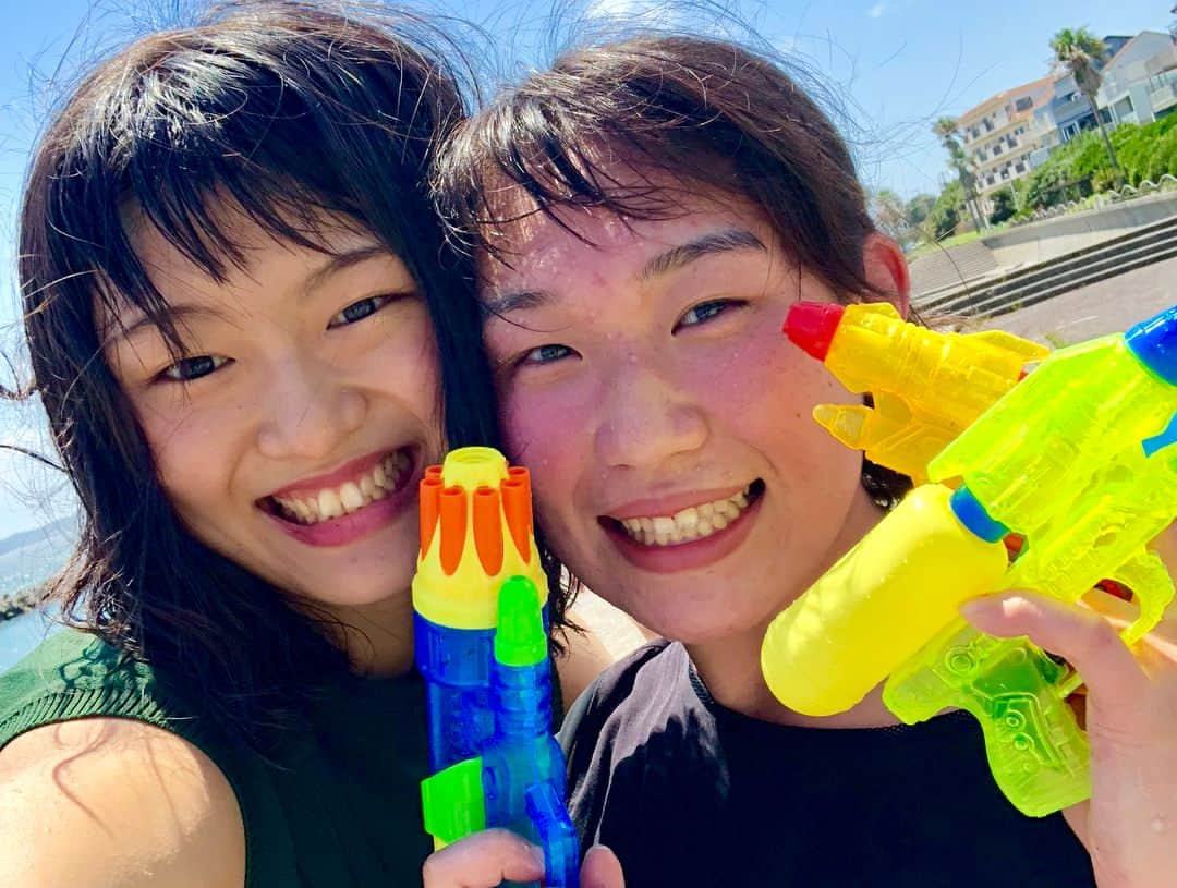 及川真夢さんのインスタグラム写真 - (及川真夢Instagram)「青学女バレBBQ💓💓💓 楽しすぎ🤞！！！ 本当みんな大好き❤！！！ かすみパパさん達ありがとうございました😎✨ #青学 #女バレ #BBQ #野比海岸 #水鉄砲 #スイカ割り #水風船 夏にやりたいことたくさんできて幸せ！！！🍀 全員でまた頑張っていこうぅぅぅ💪！！！ いい写真多すぎて選びきれない〜！わら #晴れ女 #平成最後の夏 ってよりは#学生最後の夏 ！！！ #最後のかすみ写真の撮り方くせ強め #インスタ映え #❤️ 次こそ全員で！！！😎」8月13日 21時18分 - oikawa_mayu