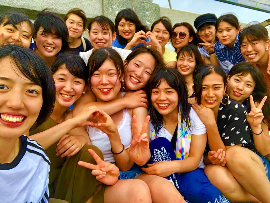 のインスタグラム：「青学女バレBBQ💓💓💓 楽しすぎ🤞！！！ 本当みんな大好き❤！！！ かすみパパさん達ありがとうございました😎✨ #青学 #女バレ #BBQ #野比海岸 #水鉄砲 #スイカ割り #水風船 夏にやりたいことたくさんできて幸せ！！！🍀 全員でまた頑張っていこうぅぅぅ💪！！！ いい写真多すぎて選びきれない〜！わら #晴れ女 #平成最後の夏 ってよりは#学生最後の夏 ！！！ #最後のかすみ写真の撮り方くせ強め #インスタ映え #❤️ 次こそ全員で！！！😎」