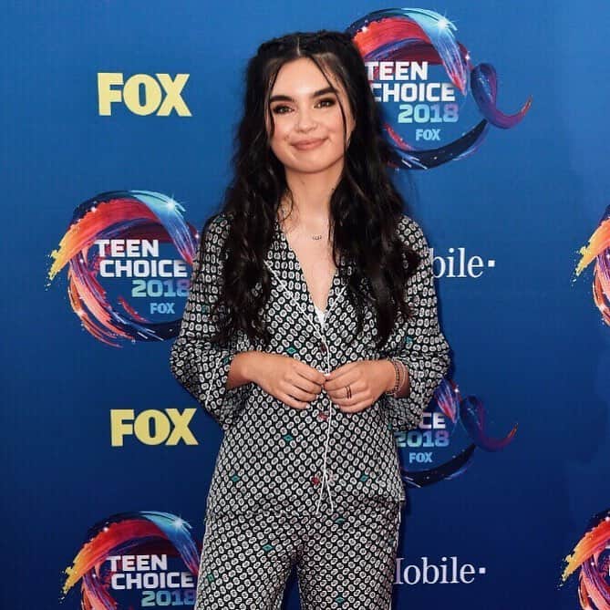 ランドリー・ベンダーのインスタグラム：「comfy teen 🤩 @teenchoicefox」