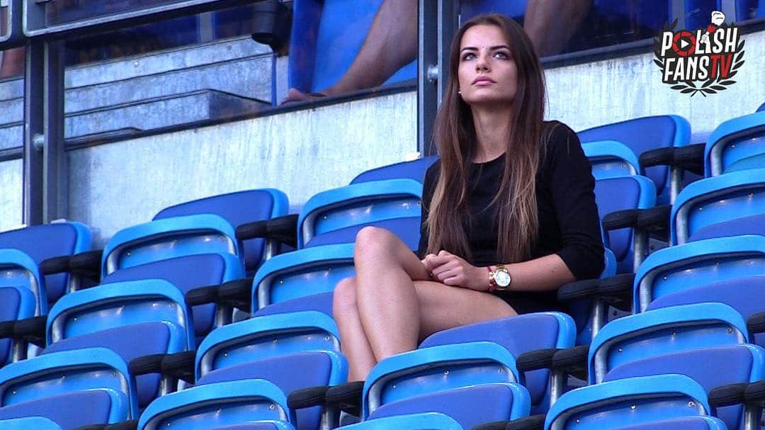 Karolina Bojarさんのインスタグラム写真 - (Karolina BojarInstagram)「The Loneliness of the @ekstraklasa_official Fan ⚽️😁 fot. @polishfanstv 📸 • #LPOZSO #match #stadium #football #fan #polishgirl #Ilovethisgame」8月14日 6時13分 - bojarmeow