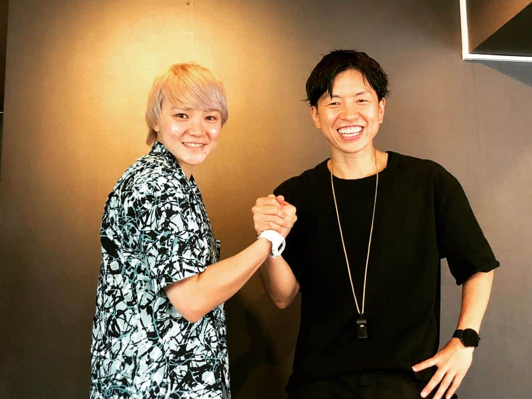 大神雄子さんのインスタグラム写真 - (大神雄子Instagram)「WLeague 20th Anniversary 🏀  負けた時も勝った時も本当にとにかくたくさんの時間を共有してきた仲間です🔥  久しぶりに振り返って色々話しましたよ😊  よろしくお願いします‼︎ #wリーグ #jxeneossunflowers #吉田亜沙美 選手 #トヨタ自動車アンテロープス #大神雄子 #よろしくお願いします #最後の動画 #当時試合前にやってたパフォーマンス #2人とも覚えてました😎😎 #thankyou」8月14日 17時21分 - shin___01