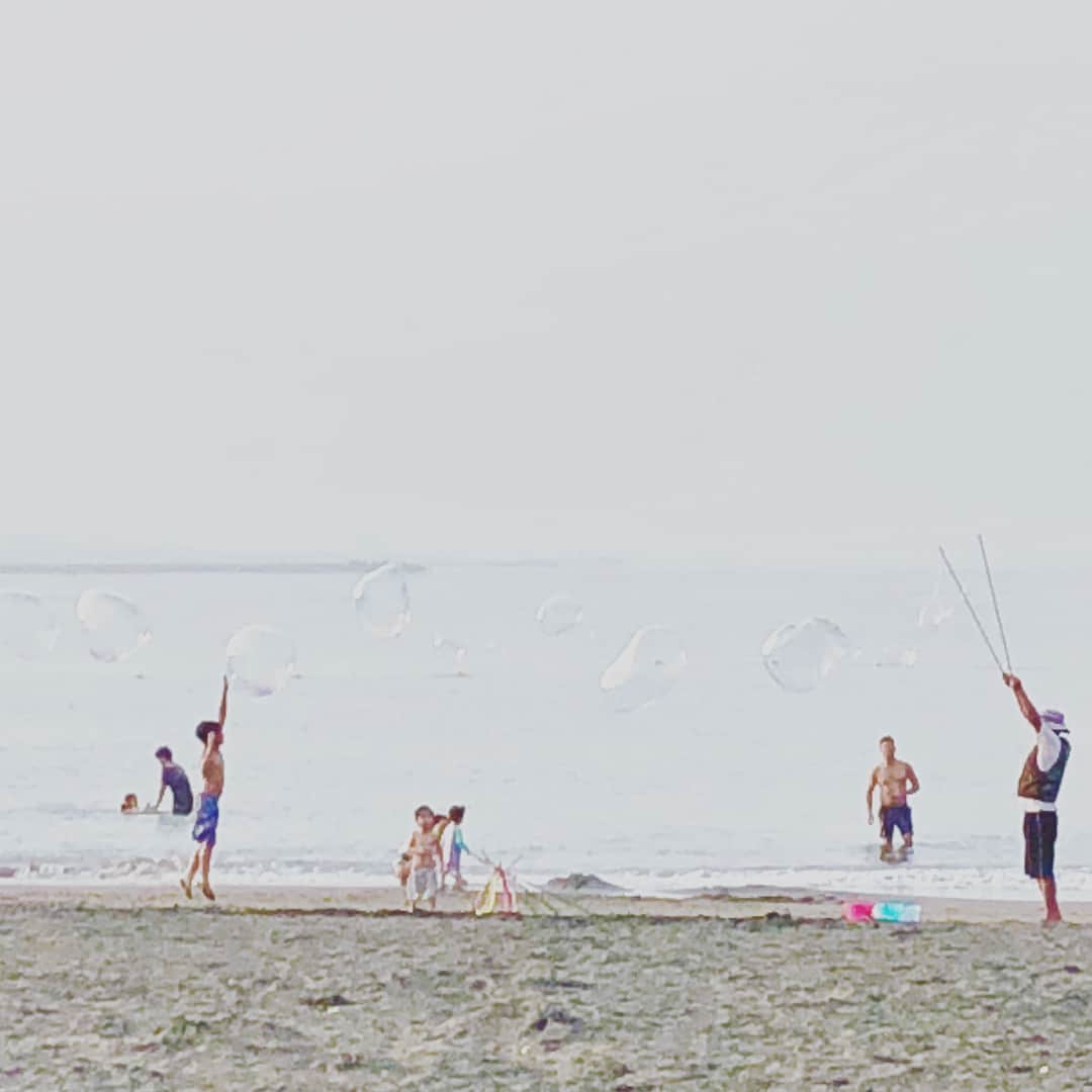 藤崎奈々子さんのインスタグラム写真 - (藤崎奈々子Instagram)「タッパで入れる身軽サーフィンが好き🏄‍♀️ ・ 海岸ではファンタジーなシャボン玉おじさんがいました ・ #サーフィン#サーフィン女子#シャボン玉#シャボン玉おじさん」8月14日 8時45分 - nanakofujisaki