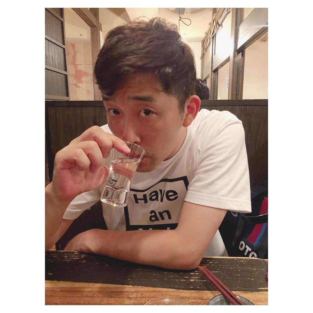 高橋愛さんのインスタグラム写真 - (高橋愛Instagram)「🍶 ㅤㅤㅤㅤㅤㅤㅤㅤㅤㅤㅤㅤㅤ #しげティ #73R #Tシャツ #あべこーで #お酒弱いのに #日本酒を飲む男 #身体にいいんだって💗」8月14日 11時08分 - i_am_takahashi