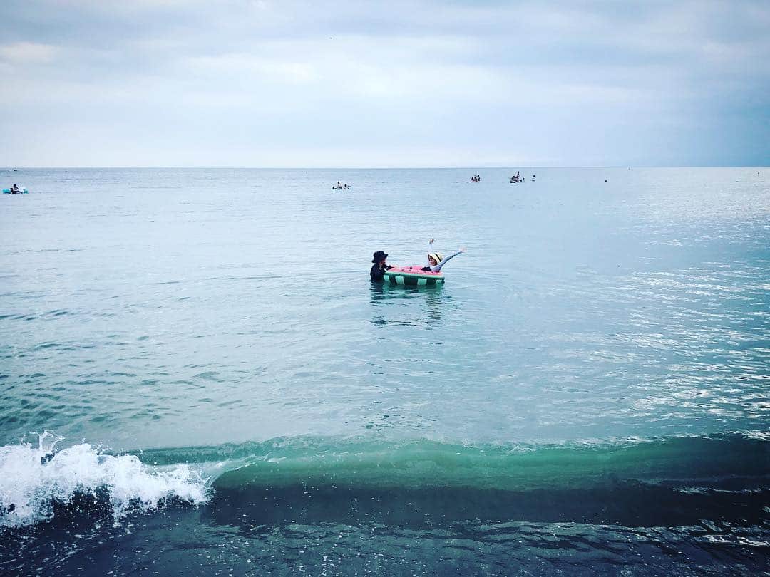 水川あさみのインスタグラム：「なーつやすみはーやっぱりーみじかいー#大江千里 あの頃のポンキッキーズの歌が聴きたい。ポンキッキーズのプレイリストを作りたい。」