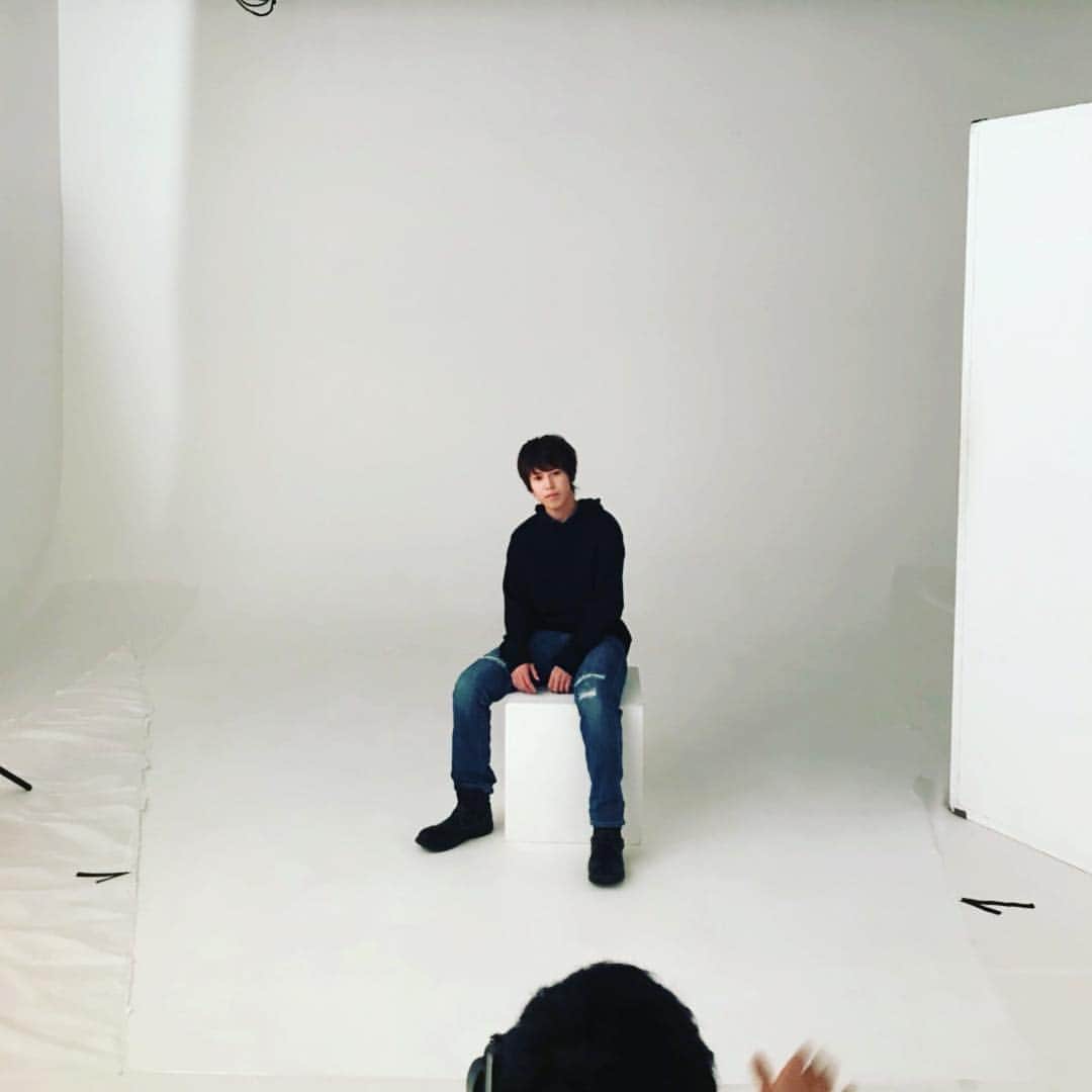青木裕矢のインスタグラム：「撮影風景！ まだ他にも写真があるので 少しずつ載せていきます！ 色々な方も繋がりたいので フォローと❤️の方お願いします😝 #モデル #モデル撮影 #モデルさん  #model #modellife #modeling  #me #follow4followback #follow  #instagood #いいね👍 #followme #フォローお願いします」