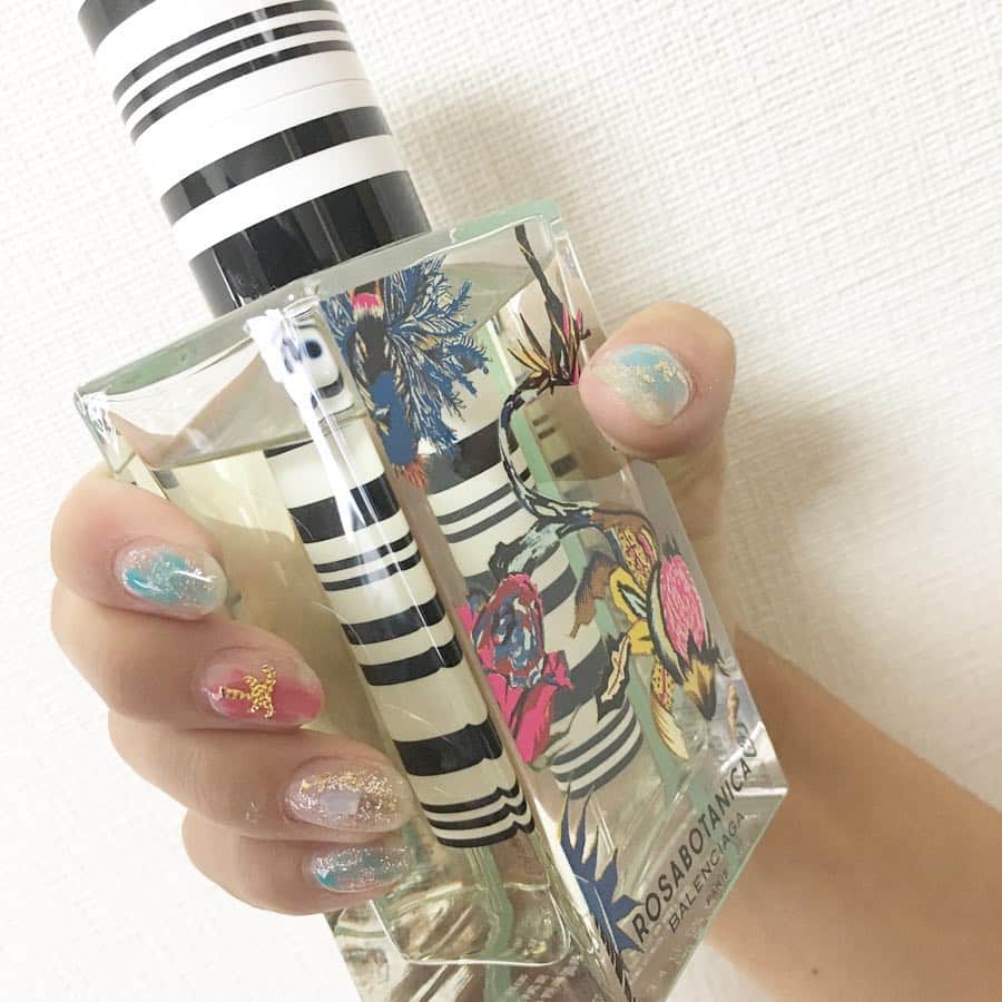 岡本麻佑のインスタグラム：「. ひっさびさのネイル〜🤩🌴🍍💕うれし！テンション上がるっ😍#nail#summernails#まゆnails#summer#favorite#happy」