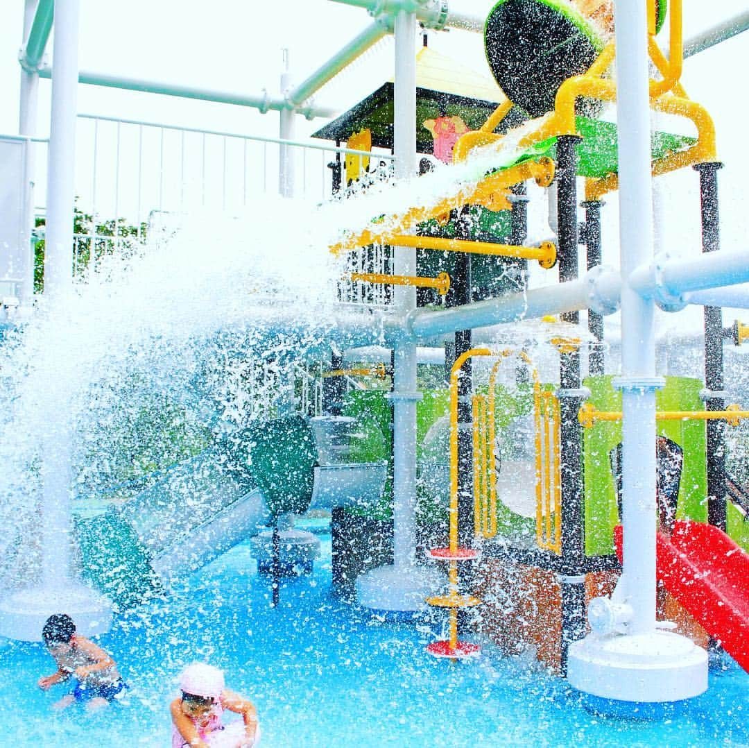 箱根小涌園 ユネッサンさんのインスタグラム写真 - (箱根小涌園 ユネッサンInstagram)「🌊ザッパーン🌊 . 涼しい箱根でお待ちしてます👙 . . ▼夏のイベント詳細はプロフィールのHPリンクから▼ @yunessun_hakone . . #箱根 #箱根小涌園 #箱根小涌園ユネッサン #ユネッサン #水着 #びしょ濡れ #プール #ジャングルジム #ユネフォトキャンペーン #yunessun #hakone #japan #yunessun_japan #travelgram #instajapan」8月14日 15時45分 - yunessun_hakone