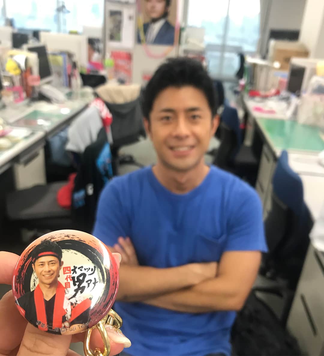小澤陽子さんのインスタグラム写真 - (小澤陽子Instagram)「at work☻  男アナver.⭐️ . #あなたはどこに視線がいきますか？ . .  #リーダー #榎並アナ が当たりました☻ #牧原アナ #伊藤アナ #フジテレビアナウンサー #缶バッジはガチャガチャです✯ #オマツリ男アナ」8月14日 18時11分 - yoko.ozawa729