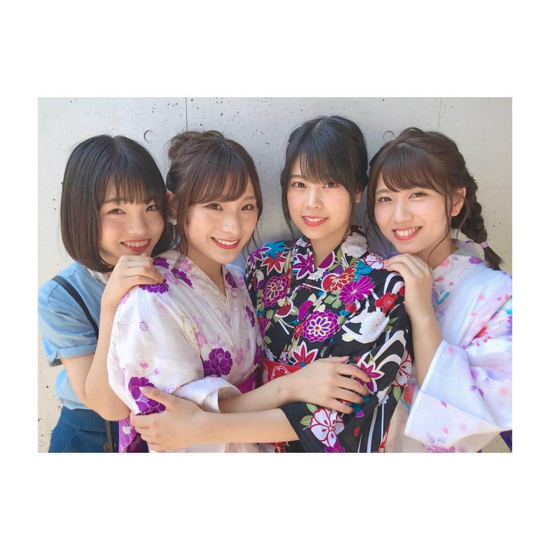 清水麻璃亜のインスタグラム：「* じゃんけん大会負けちゃったけど、この４人大好き😌💓 平和であったかくて落ち着く。 * 今回のユニット名は「私達の名は。」だったけど、実はこの４人と何人かのメンバーで三、四年前「ハッピーセット」って呼んでまとまる時期があったの！笑笑  悔しい事とか辛い事を共にしたメンバー。そのとき一緒に苦しい思いを乗り越えた分、嬉しい事があると自分のことみたいに嬉しいんだ〜😊」