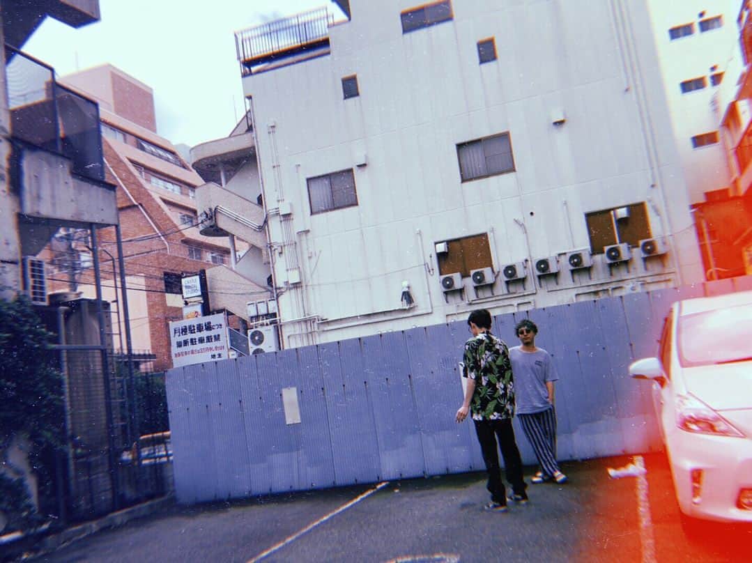 カフカのインスタグラム：「JUST CHILL」