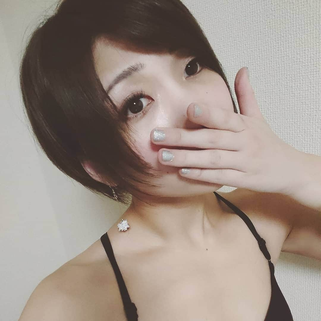 安納サオリさんのインスタグラム写真 - (安納サオリInstagram)「ほんといつも担当の美容師さん上手。 髪型変えると見てもらいたくなるよね〜  #ショートヘア  #ショートカット女子  #安納サオリ  #少しのばす  #プロレスラー  #wrestler」8月14日 19時58分 - anou_saori