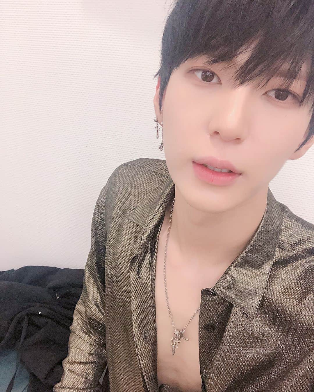 VIXXさんのインスタグラム写真 - (VIXXInstagram)「. [20180814] 더쇼 어떤 머리색이든 레오가 다했다👍 오늘의 추천메뉴는⁉️ 딸기 아이스크림🍓🍦 . #빅스 #VIXX #레오 #LEO #정택운 #CANVAS #TouchAndSketch」8月14日 20時43分 - vixx_stargram