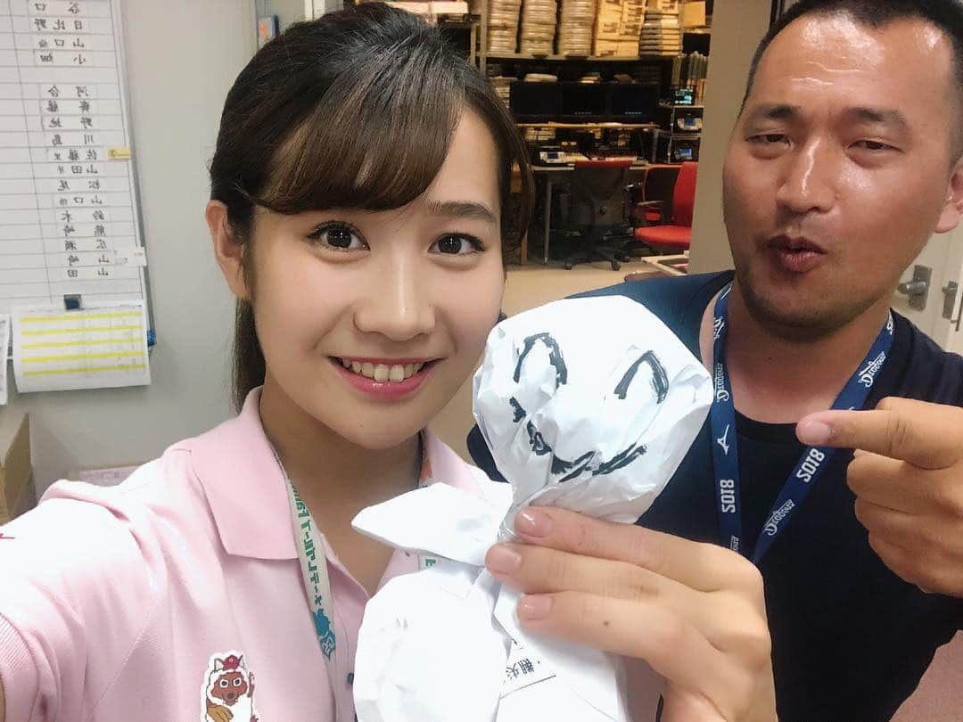 島津咲苗さんのインスタグラム写真 - (島津咲苗Instagram)「甲子園 明後日(16日)の第1試合は #愛工大名電 対 #報徳学園 。 雨が少し心配ですね... メ〜テレスポーツ部・松尾ディレクターの力作(？)てるてる坊主です🙄笑 . . . #全国高等学校野球選手権大会 #第100回全国高等学校野球選手権記念大会 #100回目の夏 #高校野球 #メーテレ #愛工大名電野球部 #二回戦 #高校野球⚾️ #甲子園 #てるてるぼうず #晴れますように #☀️」8月14日 21時07分 - sanae_shimazu