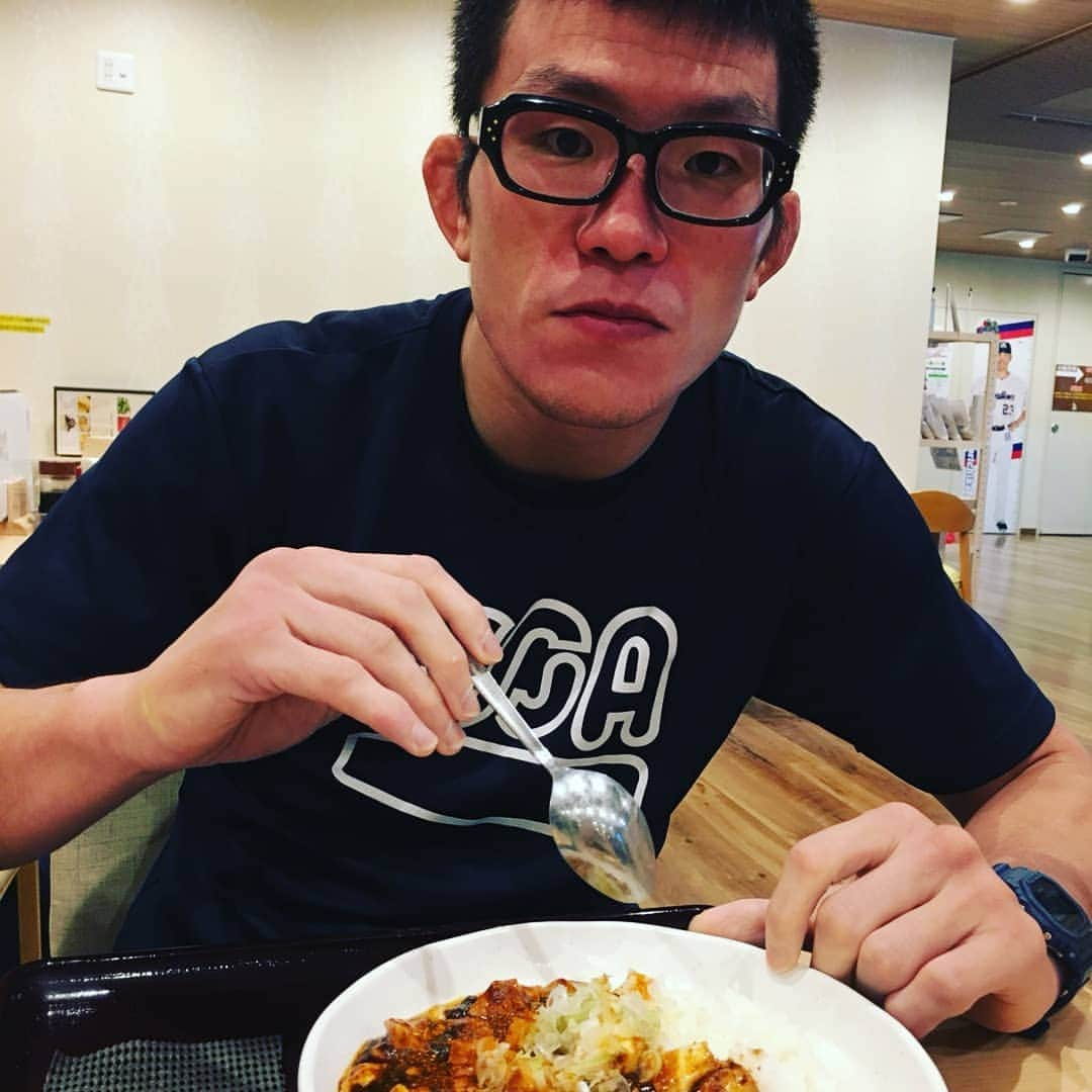 青木真也さんのインスタグラム写真 - (青木真也Instagram)「萩の湯でサウナ入って水風呂。ご飯は食堂で麻婆飯。Wi-Fiもあるし、サウナと水風呂のバランスもいい。価格も平日580円で都内トップクラスサウナ。#サウナ#銭湯#ひだまりの泉萩の湯 #萩の湯#鶯谷#日暮里#水風呂#東京」8月14日 21時45分 - shinya050983