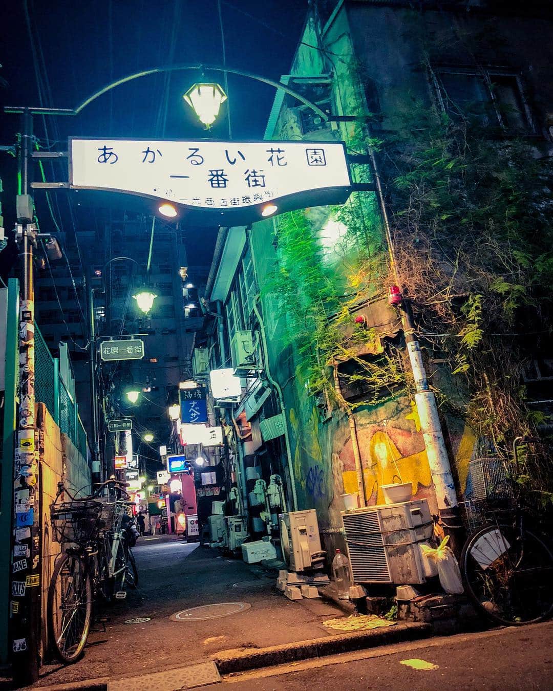 LiSAさんのインスタグラム写真 - (LiSAInstagram)「東京は街が元気。 #LiSA #りさふぉと #TOKYO」8月14日 22時14分 - xlisa_olivex