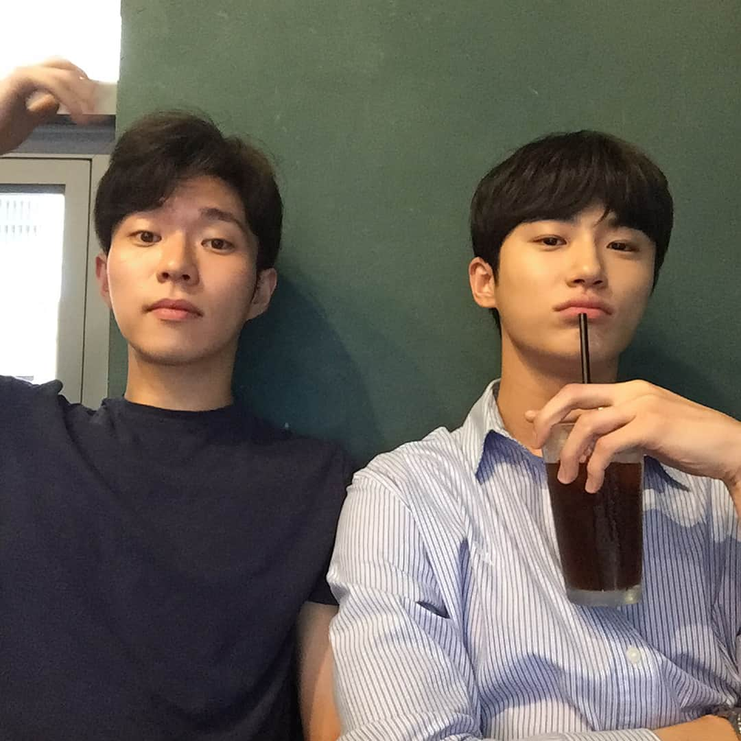 ビョン・ウソクさんのインスタグラム写真 - (ビョン・ウソクInstagram)「☕️」8月14日 22時38分 - byeonwooseok