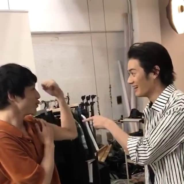 坂口健太郎のインスタグラム：「😂 #坂口健太郎 #山口智也 #SOLIDEMO #メンズノンノ8月号 #坂口健太郎新聞 #mensnonno #メンズノンノ #かっこいい #イケメン #塩顔男子 #かわいい #おしゃれ #彼氏感 #俳優 #モデル #sakaguchikentaro」