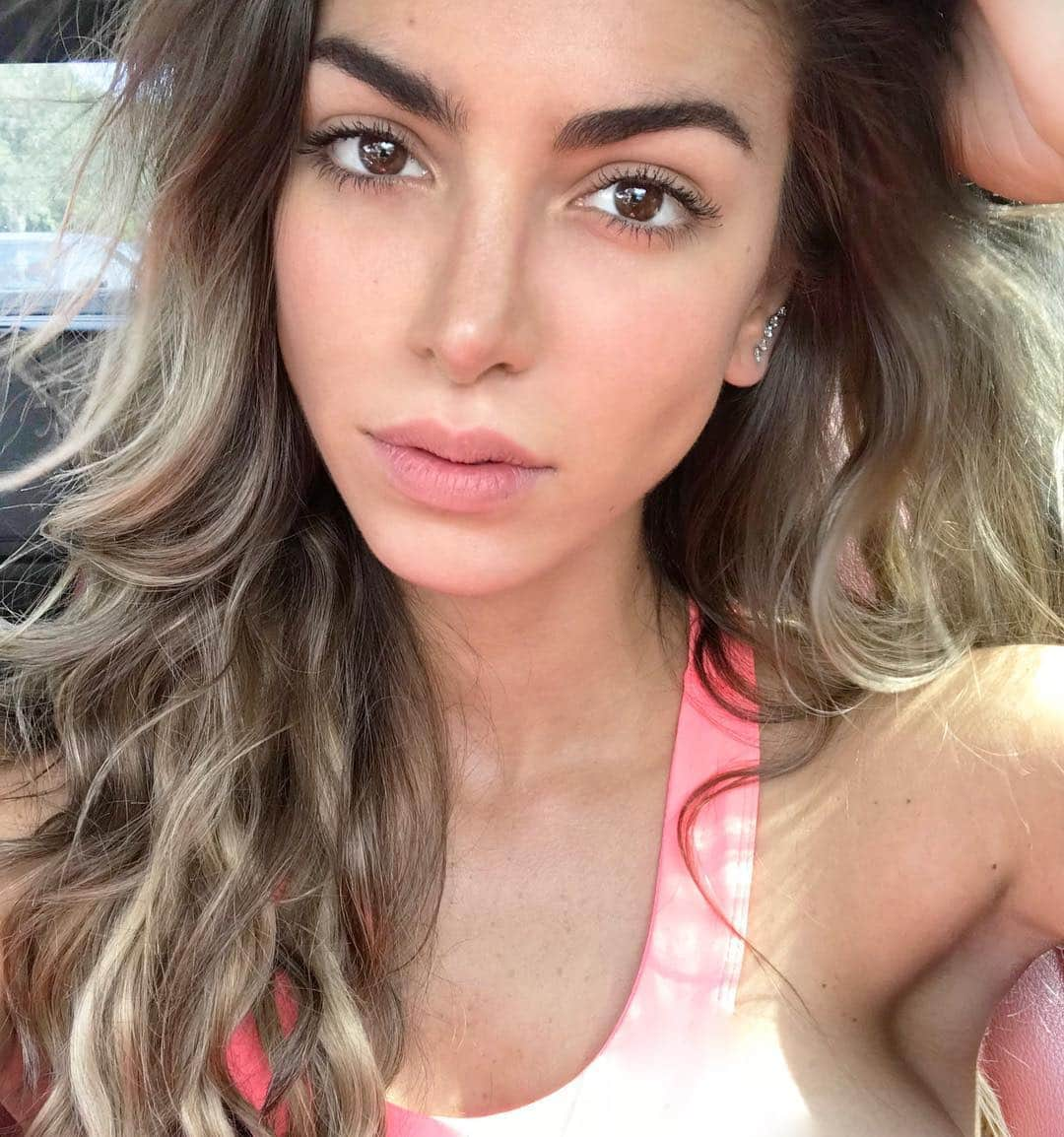 アネラ・サンガラさんのインスタグラム写真 - (アネラ・サンガラInstagram)「🌷」8月15日 0時25分 - anllela_sagra