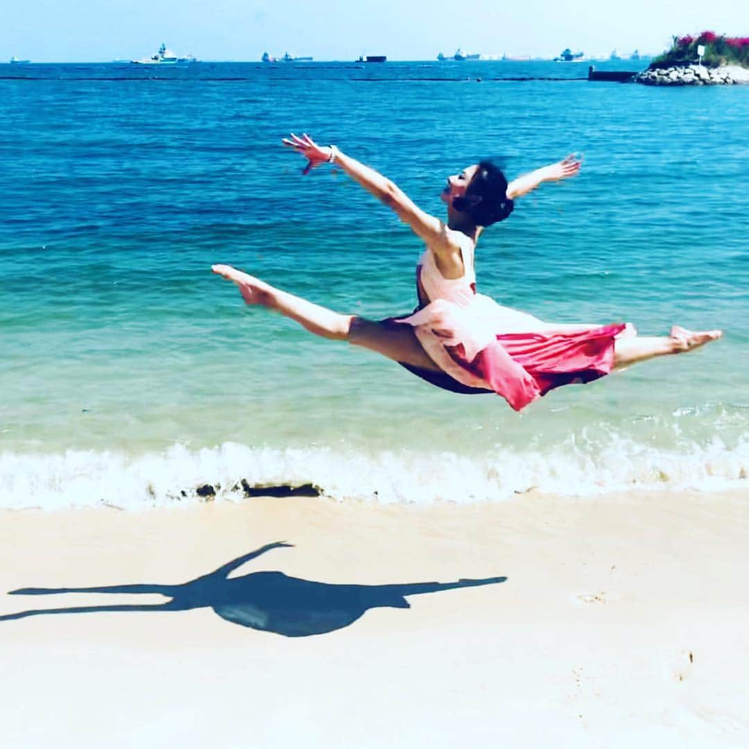 のインスタグラム：「Jump #palawan」