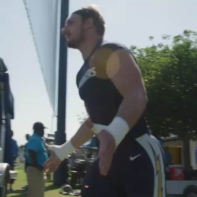 ジョーイ・ボサのインスタグラム：「Year 3...」