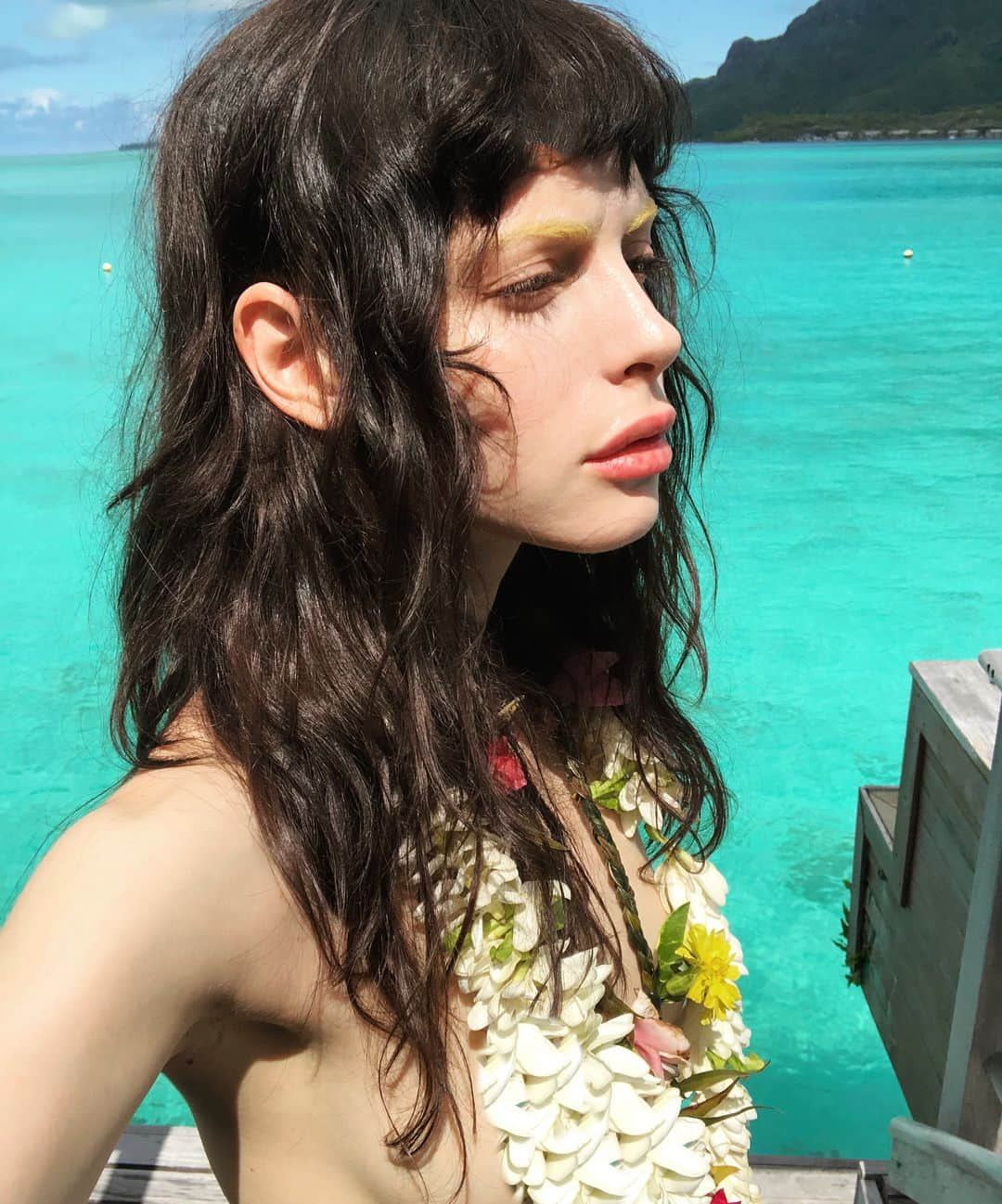 シャーロット・ケンプ・ミュールさんのインスタグラム写真 - (シャーロット・ケンプ・ミュールInstagram)「Goth on an island today. (Listening to 60’s exotica music and getting our yearly dose of vitamin D)」8月15日 6時58分 - charlottekempmuhl