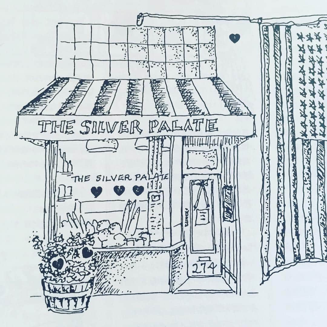 松浦弥太郎さんのインスタグラム写真 - (松浦弥太郎Instagram)「ジュリー・ロッソとシーラ・ルーキンスによるデリカテッセン「シルバーパレット」がニューヨークにオープンしたのは1978年。アメリカのグルメブームはすべてここから始まった。いま僕の教科書となる料理本「Silver Palate Good Times  Cook Book」は宝物。#silverpalatecookbook #アメリカでもっとも売れた料理本」8月15日 9時53分 - yatarom