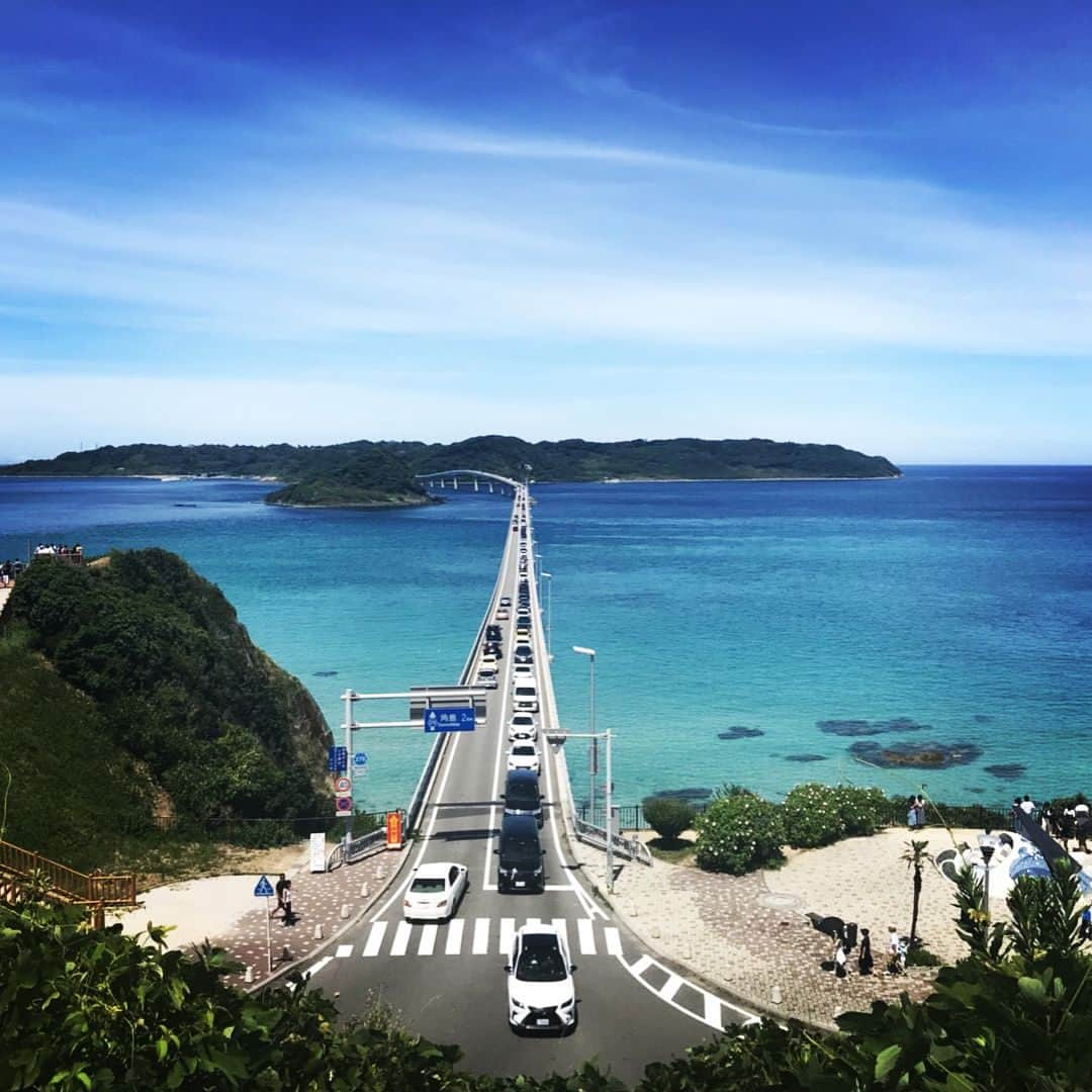 高橋壱晟のインスタグラム：「山口の素晴らしい場所👌 #角島  #元乃隅稲成神社」