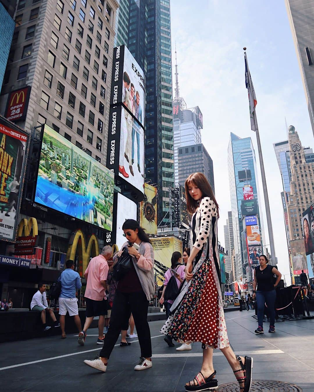 八木アリサさんのインスタグラム写真 - (八木アリサInstagram)「みんなで旅したNY☺️✨ 今週18日のプレゼンターはやぎでっす🗽 #kireimo」8月15日 21時22分 - alilouss