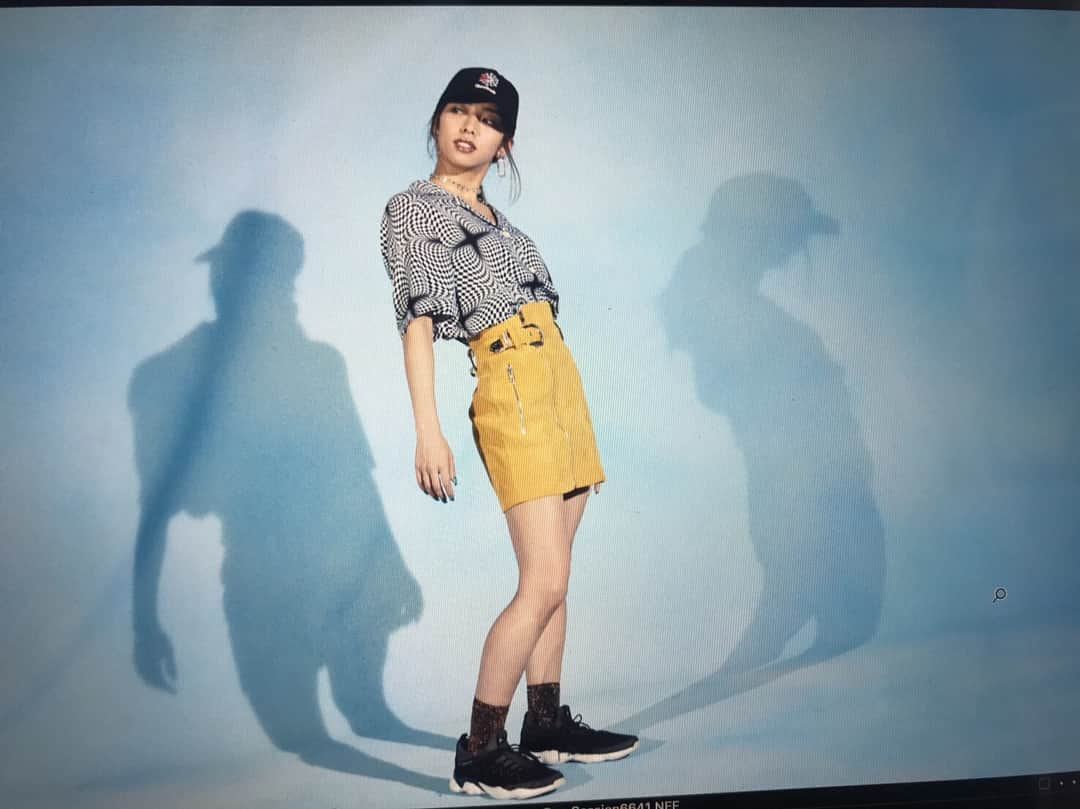 SAYAKAさんのインスタグラム写真 - (SAYAKAInstagram)「@reebokclassicjp  @nylonjapan  #ABCMART #リーボッククラシック 発売中🖤🖤🖤 https://www.abc-mart.net/shop/e/e1001238/」8月15日 13時45分 - im_sayaka_official