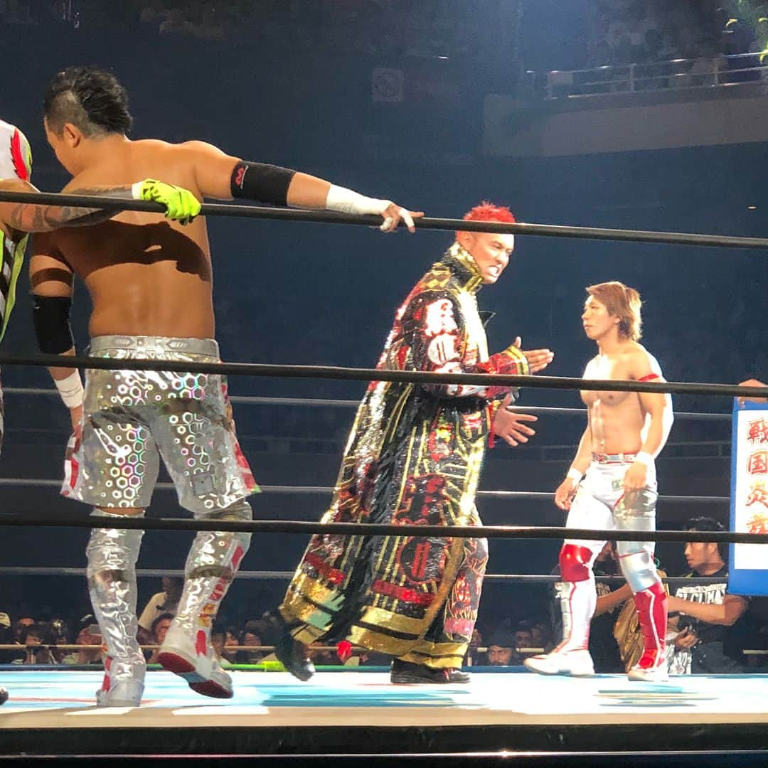 辻 よしなりさんのインスタグラム写真 - (辻 よしなりInstagram)「本当に久しぶりに、新日本プロレスのG1クライマックスを、武道館で観ることができました。棚橋選手、飯伏選手の決勝は真に素晴らしい内容でしたぁ。プロレス界の4番バッターを張った2人。とてつもないプレッシャーを跳ね除けるその精神力に感動しました。G1クライマックスの黎明期から知っている辻としては、時の流れを感じつつ、とても感慨深いものがありましたぁ。」8月15日 15時18分 - yoshinari_tsuji