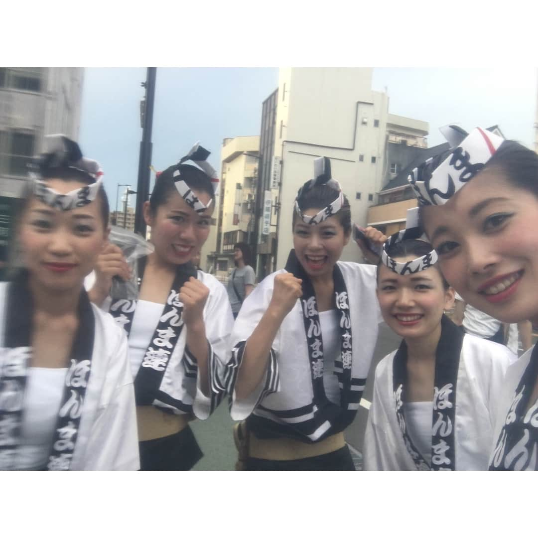 梅山茜さんのインスタグラム写真 - (梅山茜Instagram)「. ＊阿波踊り1日目＊ . 12日に徳島市の阿波踊り開幕しました☺️💕 去年の阿波踊りは関学連で踊ったけど 1日だけだったので物足りず、、、 阿波踊り期間が終わってすぐ、ほんま連に入連して 練習してきました！！！！ 時間差で初日の分からUPしていきます😚😚 初日は市役所→ケーブルテレビ→南内町→藍場浜 本格的に入連してからの初めての桟敷は長かったけど すっごく楽しかった😭♥️♥️♥️♥️ そして本当に先輩たちの踊りが素敵すぎた😭 東京から来たご夫婦が一緒に踊って下さって 「本当に素敵で感動した！本当にありがとう！」 って言われて涙がつーー😭😭😭 こちらこそありがとうの気持ちで一杯でした。 . 徳島市の阿波踊りは今日まで！ ぜひ楽しんでいってください！！！ 今日のほんま連のスケジュール！ 18:00 南内町→18:48 紺屋町→19:45 藍場浜 →20:30 両国本町→21:42 市役所 22:24 市役所です！ ほんま連を見に来てください💕 . #阿波踊り#ゴジカル#四国放送#徳島#阿波おどり#アナウンサー#女子アナ#ほんま連#2018阿波おどり#平成最後の夏#夏#お盆#夏休み#盆踊り#awaodori」8月15日 16時31分 - umeyama_akane