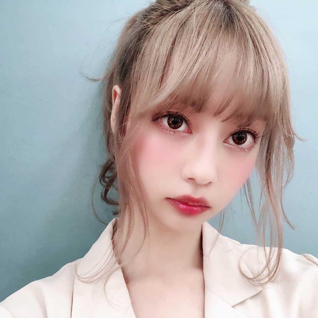 中村里砂さんのインスタグラム写真 - (中村里砂Instagram)「延期になってしまったANNA SUIのトークイベントが、8月17日 20:00〜21:00に開催されます🦋  もなちゃんとメイクについてお話するよ🙂 お土産もあるみたいです。  詳細はLARMEのwebを見てください。 http://www.larme-magazine.jp/archives/7025  #アナスイミュージアム #アナスイ20th #アナスイ_ラルム #アナスイコスメティックス」8月15日 18時28分 - risa_doll_