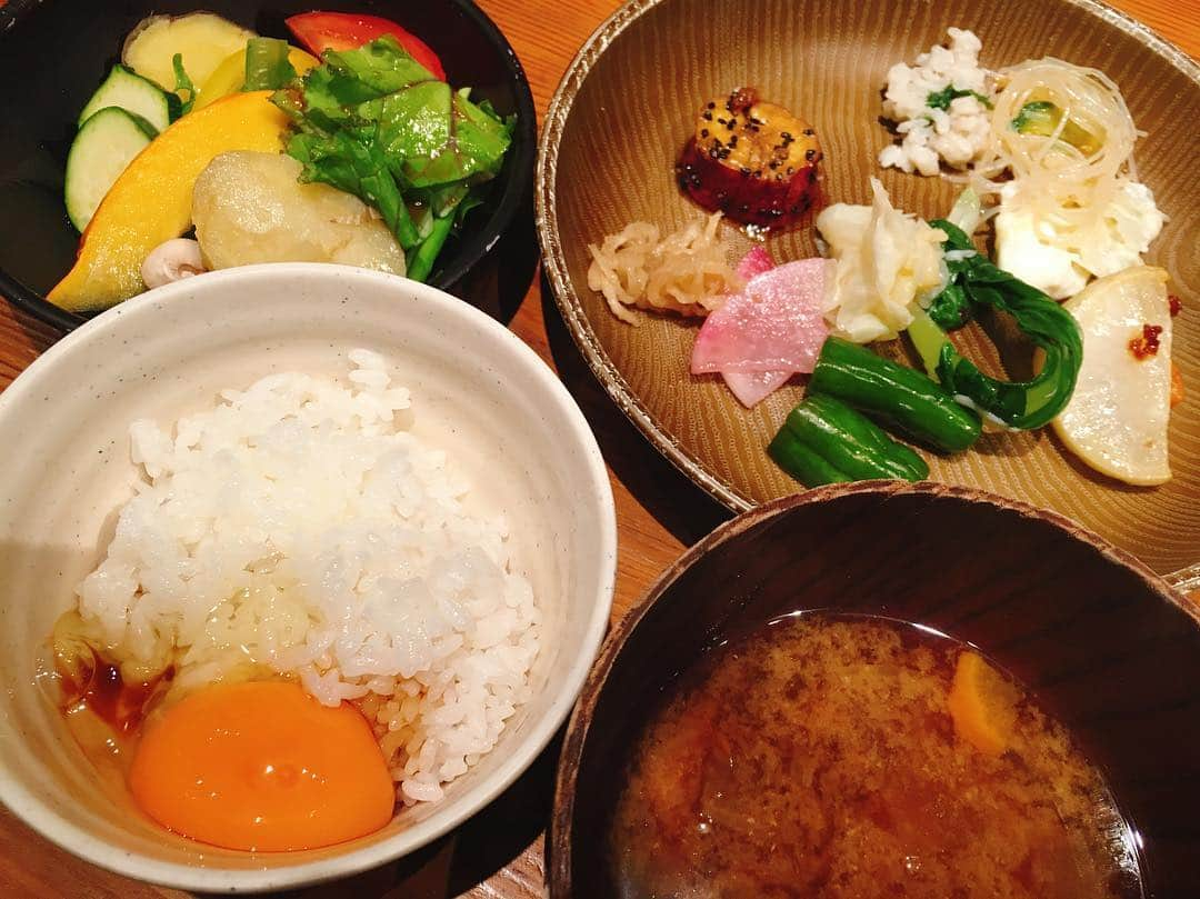 佐藤千亜妃さんのインスタグラム写真 - (佐藤千亜妃Instagram)「友達とランチしてきたー！🍽 野菜たっぷりなビュッフェ！🥑🍠🍅🥒🥔🌽🥦 #ビュッフェ #ランチ #野菜」8月15日 18時51分 - chiaki_sato0920