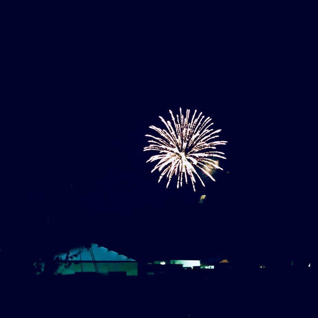 西島知宏さんのインスタグラム写真 - (西島知宏Instagram)「ことし初めて観れた花火大会。  #花火大会 #花火」8月15日 19時24分 - t_nishijima