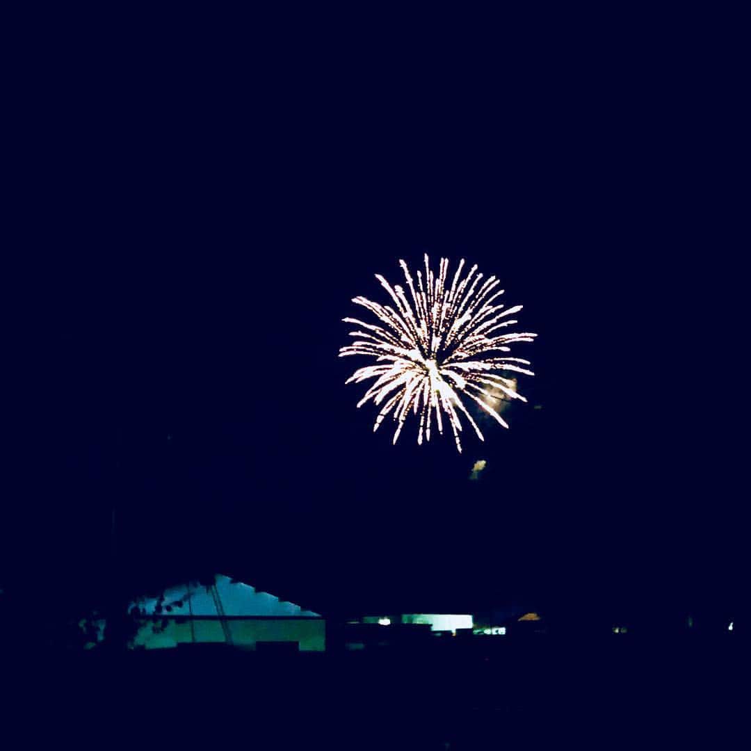 のインスタグラム：「ことし初めて観れた花火大会。  #花火大会 #花火」