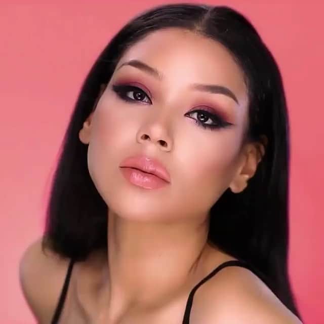 vegas_nayのインスタグラム：「I 💕LOVE 💕 this video by the beautiful @thecinemascoper wearing Vegas Nay ‘BRONZE BEAUTY’ Lashes by @eylureofficial #vegas_nay #vegasnay #eylure #vegasnaylashes #ultabeauty #target」