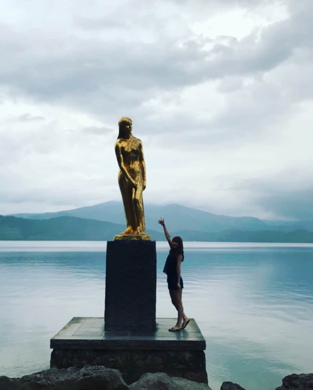 本間成美さんのインスタグラム写真 - (本間成美Instagram)「今日は田沢湖と地元のお祭りに行ってきました〜❤️💜❤️💜 3姉妹でお祭り😙同級生、先輩、後輩に久々に会ったーー✨✨ 3日間めっちゃ遊びました🙃❤️ 明日は東京へ戻ります😊 #田沢湖#たつこ像 #3姉妹#仲良し#花火#お祭り#また焼きそば#ビール#久々に飲んだ」8月15日 23時29分 - narumi517