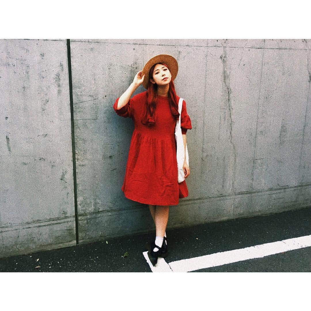 松尾レミさんのインスタグラム写真 - (松尾レミInstagram)「最近散歩にハマってます。ゆるーっと過ごしたい日はカンカン帽子にワンピース、白靴下&革靴スタイルが楽だし好き！テーマは現代版赤毛のアン(シンプル夏ver)🇨🇦秋になったら本気の赤毛のアンスタイルをするのが楽しみ、、🤨❣️」8月15日 23時41分 - remimatsuo