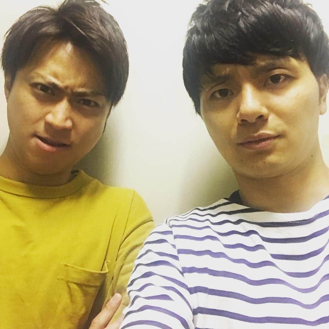 河野良祐さんのインスタグラム写真 - (河野良祐Instagram)「【今日の幸せ】﻿ ﻿ （インテリ芸人OPアクト＋ネタ＋いそべのゲームワールド＋EDサインボール投げ）×４。﻿ ﻿ #今日は一日﻿ #漫才劇場﻿ #空き時間は﻿ #見取り図盛山さん﻿ #ヒガシ逢ウサカ高見と﻿ #総踊り決行﻿ #モンスーンT@TSUに﻿ #止められる﻿ #詳しくは﻿ #盛山さんの﻿ #インスタorTwitter﻿ #写真は﻿ #今日の子安﻿ #漫才劇場2018年運勢最下位﻿ #Twitterでは【今週の不幸】」8月16日 0時29分 - kitamina_kono