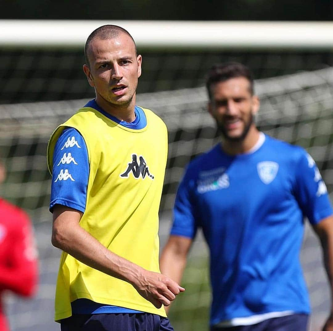 ルカ・アントネッリのインスタグラム：「Ferragosto sul campo 💪🏼 #empoli #training @empoli_fc_official」