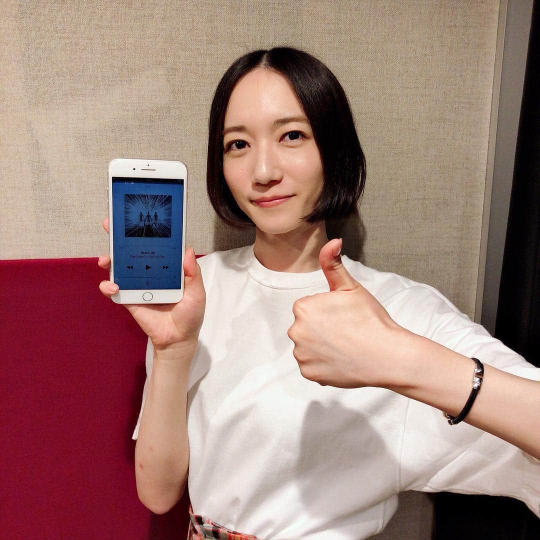 Perfumeさんのインスタグラム写真 - (PerfumeInstagram)「I downloaded at 0:00 on Aug. 15th! How about you? 15日0時0分にダウンロードしました #prfm #FuturePop」8月16日 2時09分 - prfm_official