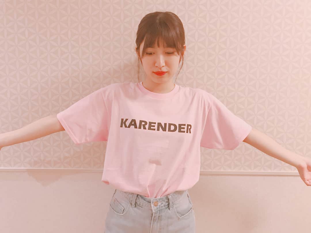 吉田華恋のインスタグラム：「KARENDER Tシャツ ゲットしてね〜 💗  #デザインしました ✌️ #KARENDER  #生誕 #Tシャツ」