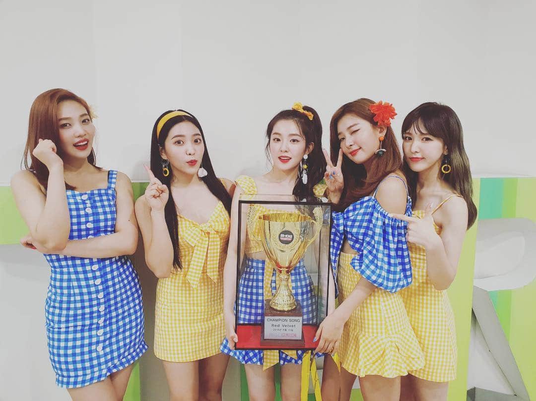 Red Velvetさんのインスタグラム写真 - (Red VelvetInstagram)「러비들 Power Up 첫 1위!!!!!!축하해요🙏❤️」8月16日 11時22分 - redvelvet.smtown