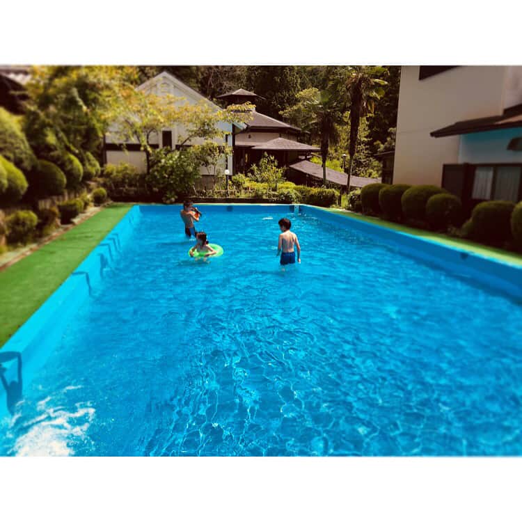 沢田ゆうのインスタグラム：「想いが通じてお天気も回復！﻿ いつも癒しとパワーくれる3人組﻿ 👦🏻👦🏻👧🏻﻿ また明日から頑張れる♡﻿ #夏休み」