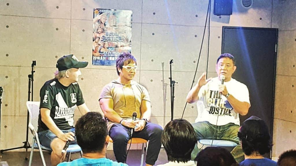 長谷部 洋一のインスタグラム：「永田裕志選手のトークライブ『TALK BLUE JUSTICE』を見に行ったら急遽出させてもらえることに！小さい永田裕志として！永田さん植田さん本当にありがとうございました！ スペシャルゲストの小島聡選手！ やったー、復帰戦だー！ 嬉しすぎるゼァ！(^o^ゞ  #njpw #永田裕志 選手 #小島聡 選手  #植田朝日 さん #東金大会 #温かいお客さんで良かった #ワッフル #焼きたて #めしあがれ #ゼァ」