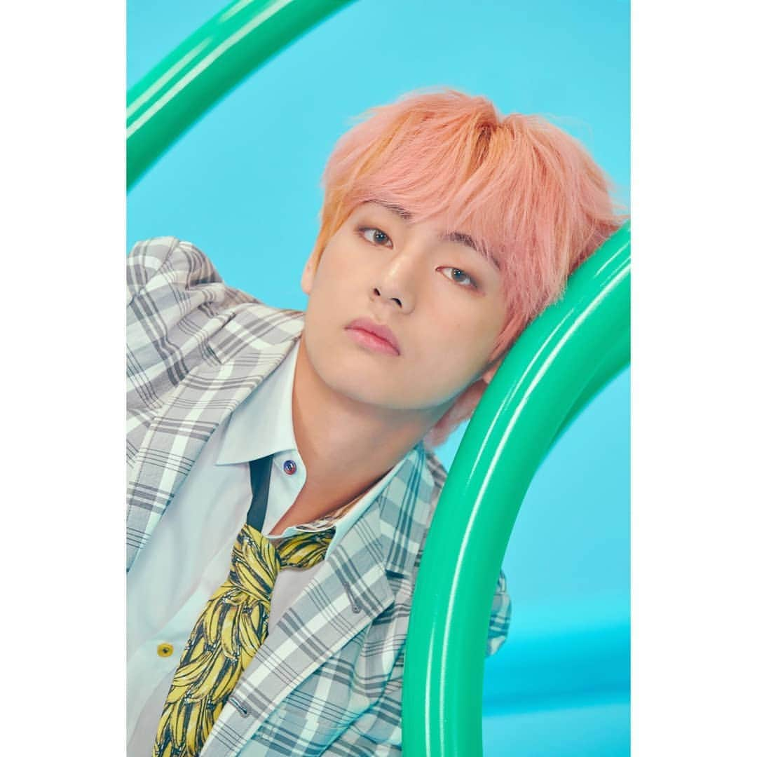 BTSさんのインスタグラム写真 - (BTSInstagram)「#BTS #방탄소년단 #LOVE_YOURSELF 結 'Answer' Concept Photo F version」8月17日 0時00分 - bts.bighitofficial