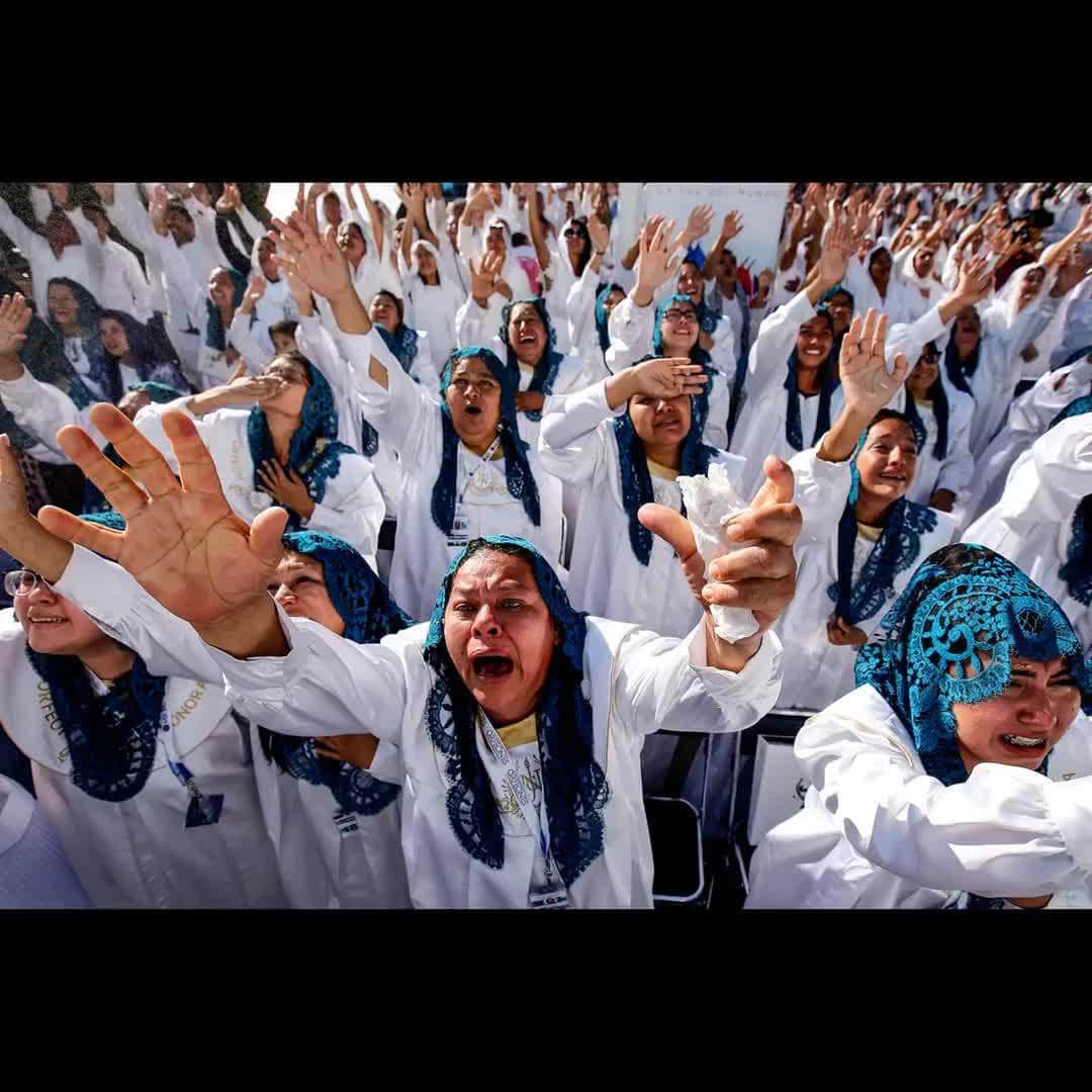 のインスタグラム：「AFP Photo 📷 @ulisesruizb - Faithful take part in the 2018 annual Holy Convocation of "La Luz del Mundo" (The Light of the World) church on August 14, 2018, in Guadalajara, Jalisco state, Mexico, where its headquarters are located.」