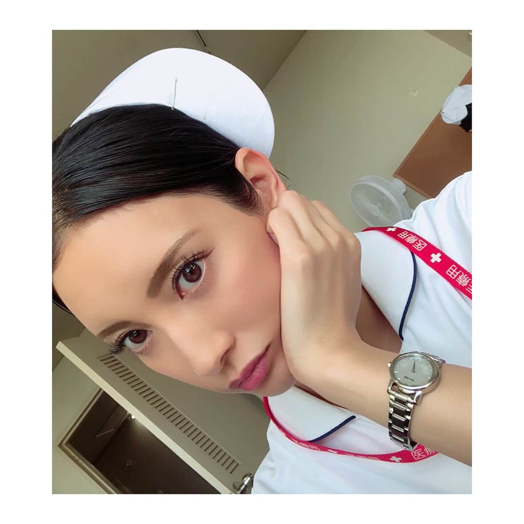 菜々緒さんのインスタグラム写真 - (菜々緒Instagram)「#ほんとにあった怖い話  明後日21:00〜です👻  人間役だよ幽霊役じゃないよ👻  こんなナースキャップ姿もう二度とないかもしれないから、前髪だして赤いリップ塗って、椎名林檎様の本能のモノマネ動画とりたかったなーと後悔🍎」8月16日 17時20分 - nanao_official