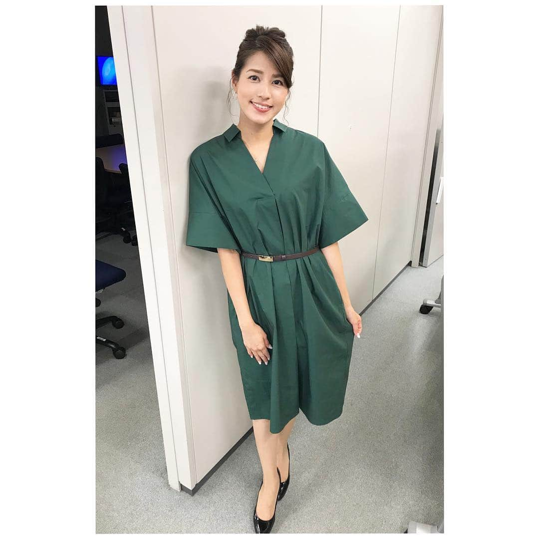 永島優美さんのインスタグラム写真 - (永島優美Instagram)「* きょうのめざまし衣装👗 珍しく襟付きワンピースでした♫ * そして1日店長、無事に終わりました🌟 全国各地からたくさんの方がいらっしゃっていて嬉しかったなぁ😭✨ 『めざましランド』『めざまし食堂』にお越しいただいた皆さん、本当にありがとうございました‼️ * * #めざましテレビ #衣装 #green #朝のカラオケ対決ステージも応援していただき感謝です😂🎤」8月16日 18時52分 - yuumi_nagashima