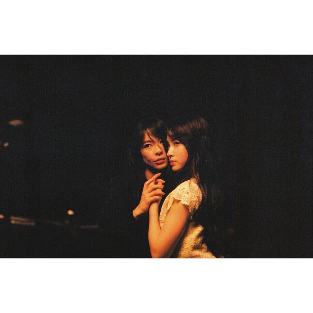 芳根京子さんのインスタグラム写真 - (芳根京子Instagram)「太鳳ちゃんとのお写真も。 まずはポスター撮影中です。  #film #累」8月16日 20時46分 - yoshinekyoko